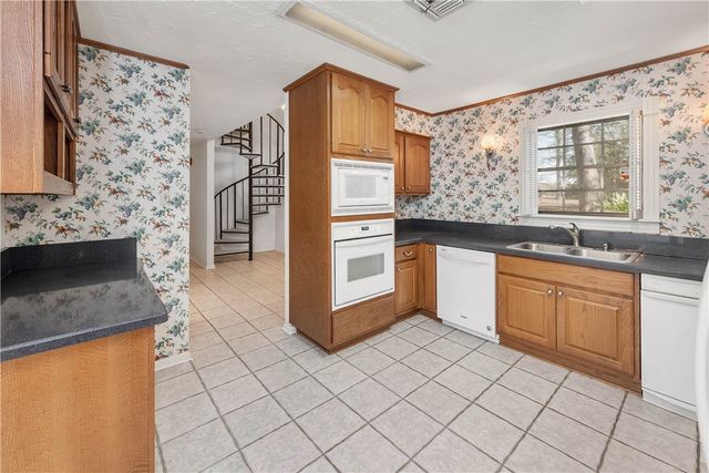 12994 Hunters Creek Road, College Station, TX 77845