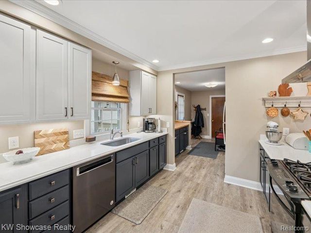 612 Sunrise Park Street, Genoa Township, MI 48843