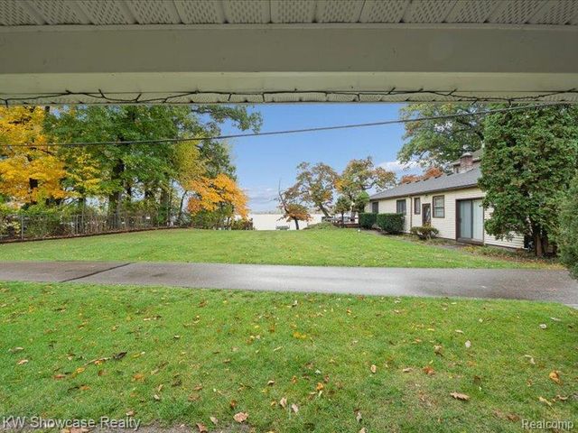 612 Sunrise Park Street, Genoa Township, MI 48843