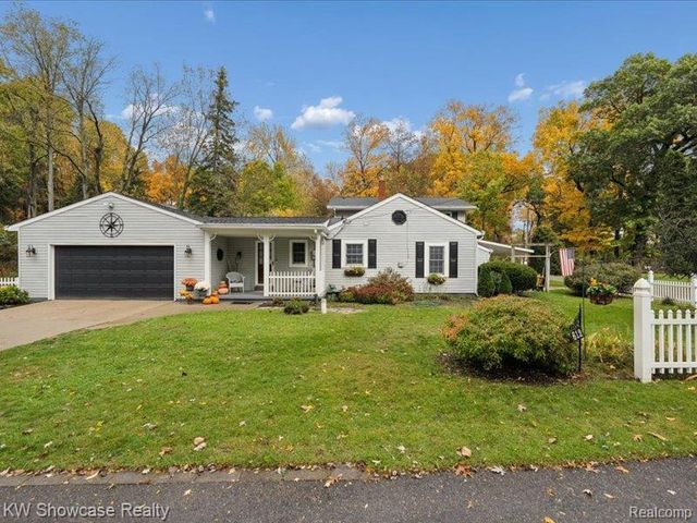612 Sunrise Park Street, Genoa Township, MI 48843