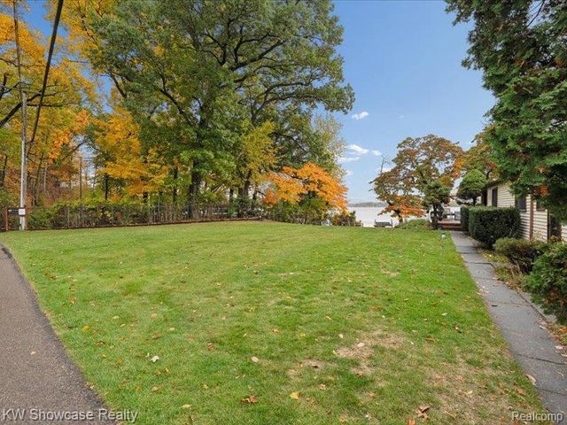 612 Sunrise Park Street, Genoa Township, MI 48843