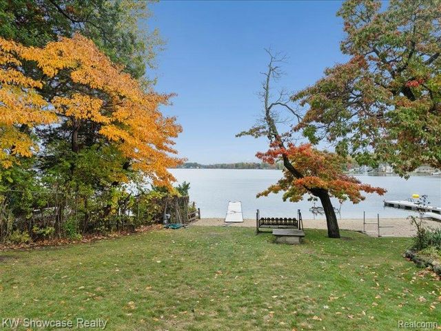 612 Sunrise Park Street, Genoa Township, MI 48843