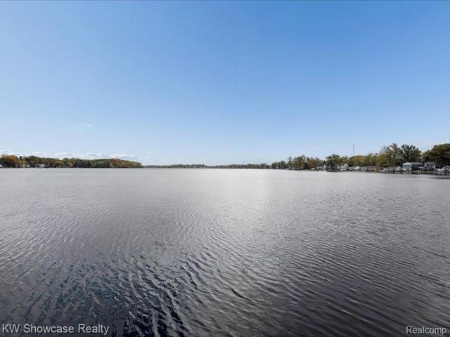 612 Sunrise Park Street, Genoa Township, MI 48843