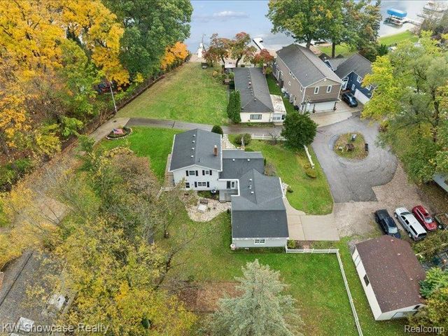 612 Sunrise Park Street, Genoa Township, MI 48843