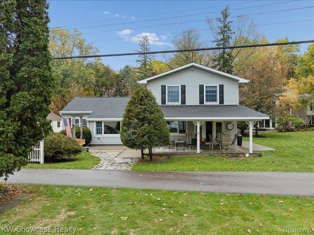 612 Sunrise Park Street, Genoa Township, MI 48843