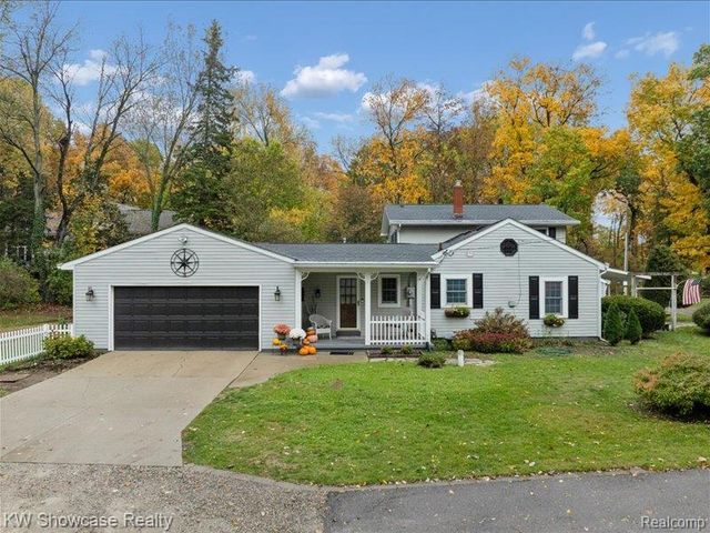 612 Sunrise Park Street, Genoa Township, MI 48843