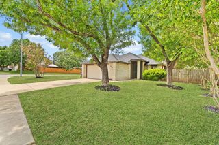 800 Saunders DR, Round Rock, TX 78664