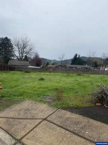 480 SE Woody Ct, Myrtle Creek, OR 97457