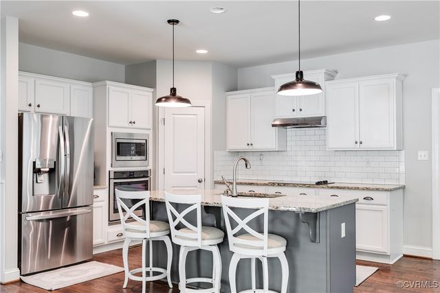 16913 Glensford Dr, Moseley, VA 23120