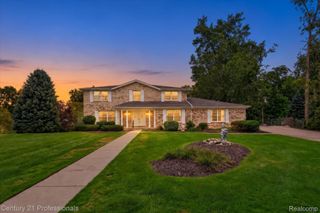 6075 Quaker Lane, Washington Township, MI 48094
