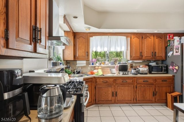 33 Pulaski Pl, Hackensack City, NJ 07601