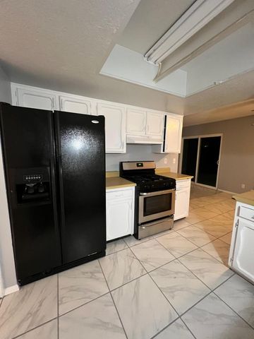 1502 Monte Sanders Lane, El Paso, TX 79935
