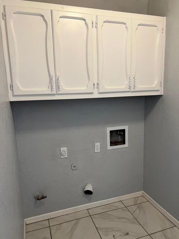 1502 Monte Sanders Lane, El Paso, TX 79935