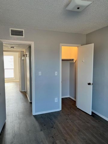 1502 Monte Sanders Lane, El Paso, TX 79935