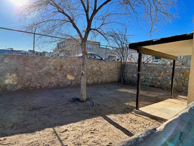 1502 Monte Sanders Lane, El Paso, TX 79935