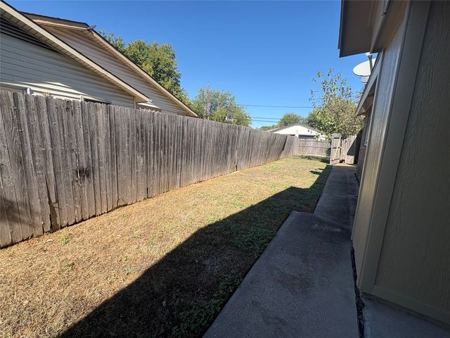 1485 Brook Meadow Circle, Lancaster, TX 75134