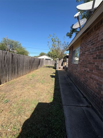 1485 Brook Meadow Circle, Lancaster, TX 75134