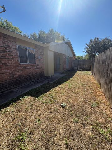 1485 Brook Meadow Circle, Lancaster, TX 75134
