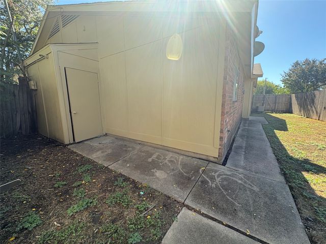 1485 Brook Meadow Circle, Lancaster, TX 75134