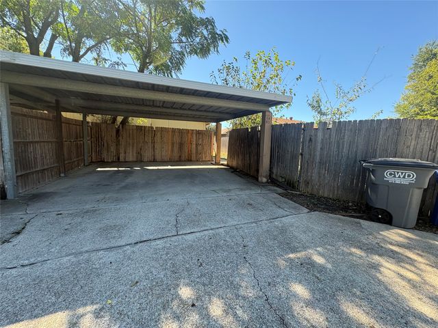 1485 Brook Meadow Circle, Lancaster, TX 75134