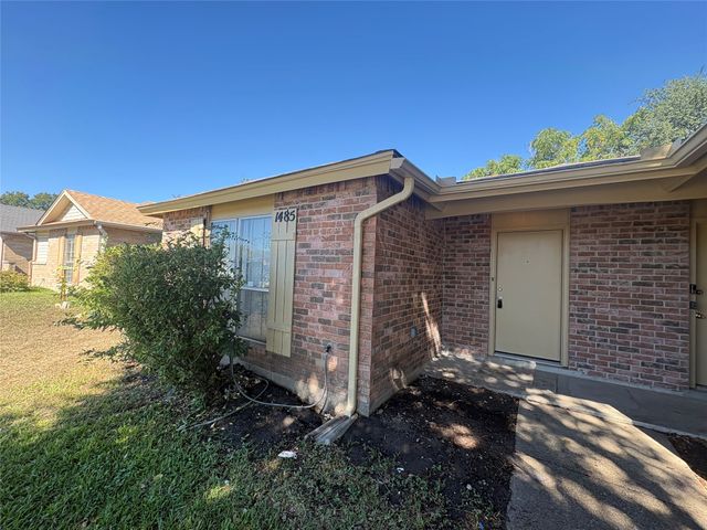 1485 Brook Meadow Circle, Lancaster, TX 75134