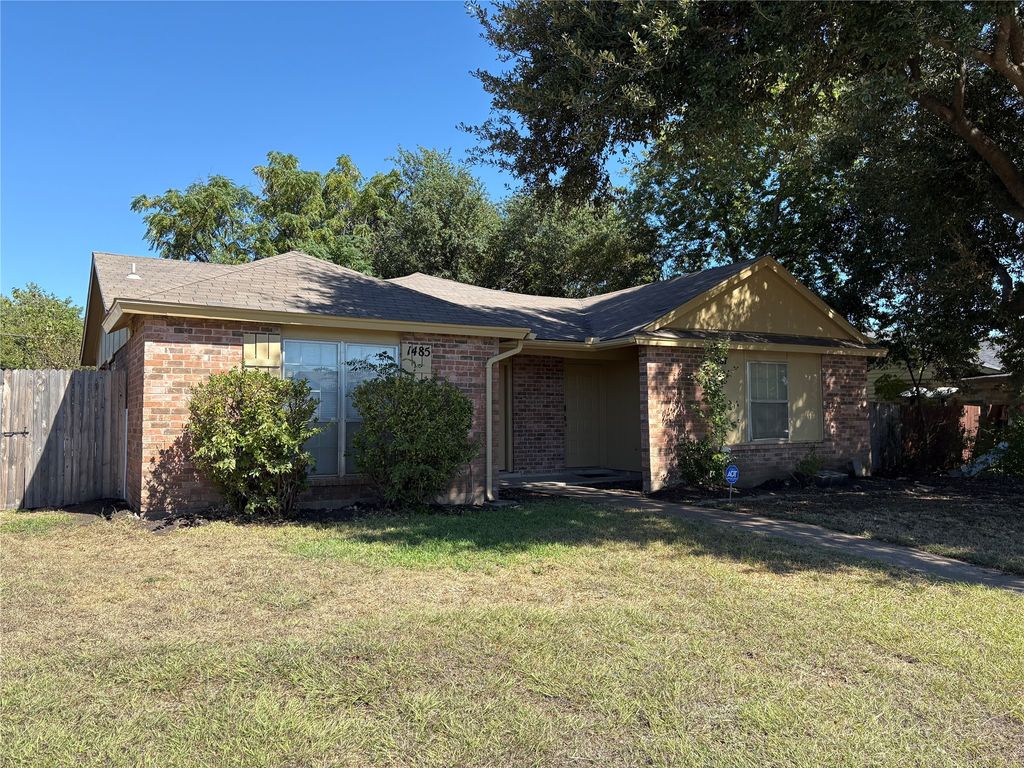1485 Brook Meadow Circle, Lancaster, TX 75134