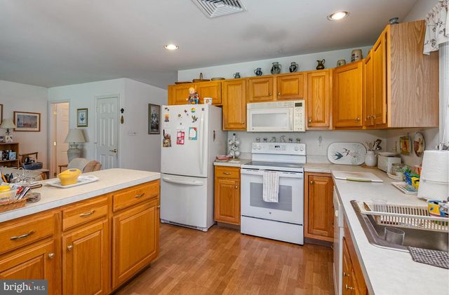 210 OAK HILL LN, Reading, PA 19610