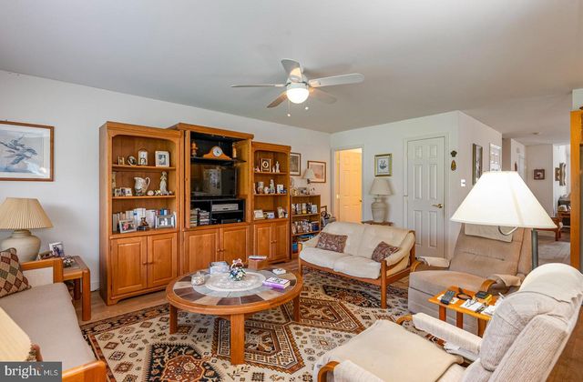 210 OAK HILL LN, Reading, PA 19610