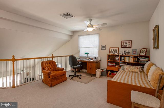 210 OAK HILL LN, Reading, PA 19610