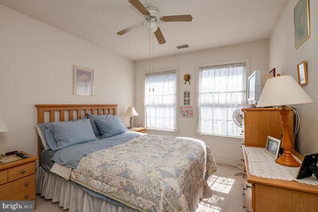 210 OAK HILL LN, Reading, PA 19610