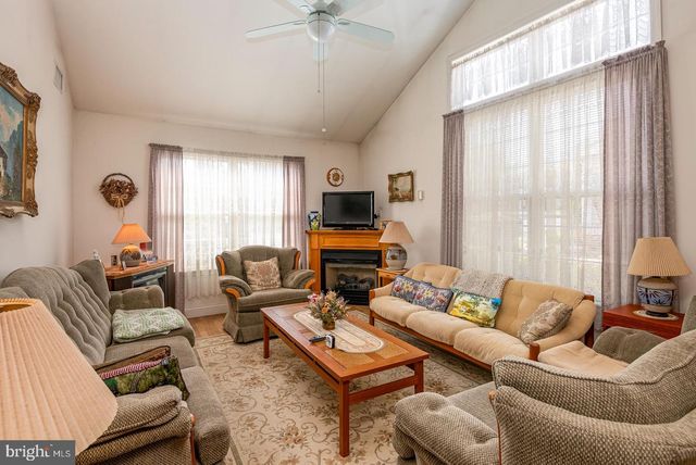 210 OAK HILL LN, Reading, PA 19610