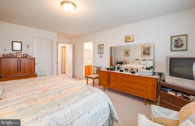 210 OAK HILL LN, Reading, PA 19610