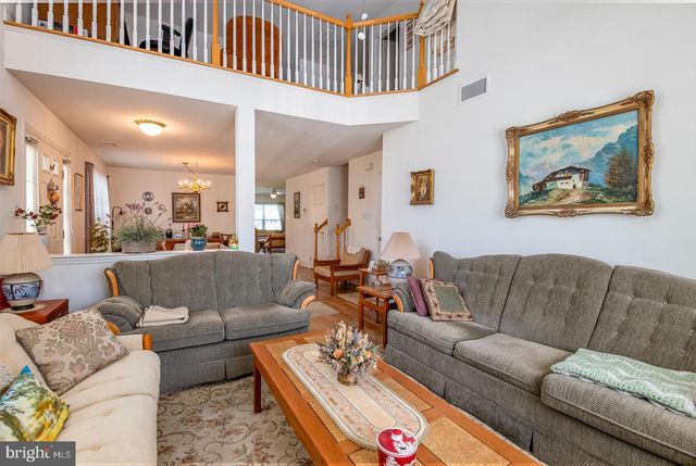 210 OAK HILL LN, Reading, PA 19610
