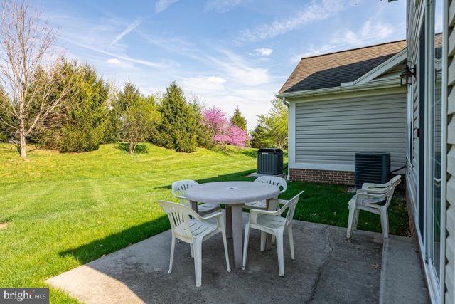 210 OAK HILL LN, Reading, PA 19610