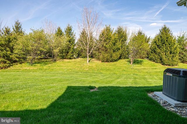210 OAK HILL LN, Reading, PA 19610