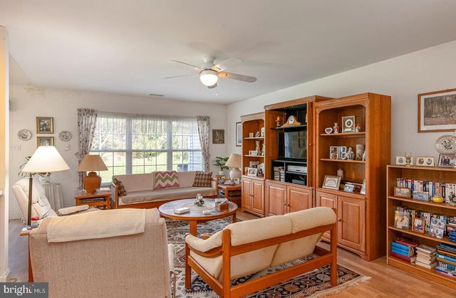 210 OAK HILL LN, Reading, PA 19610