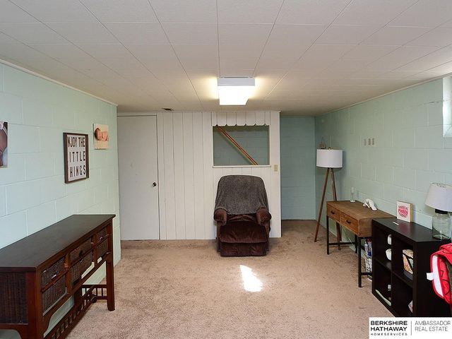 1932 Monterey Drive, Lincoln, NE 68506