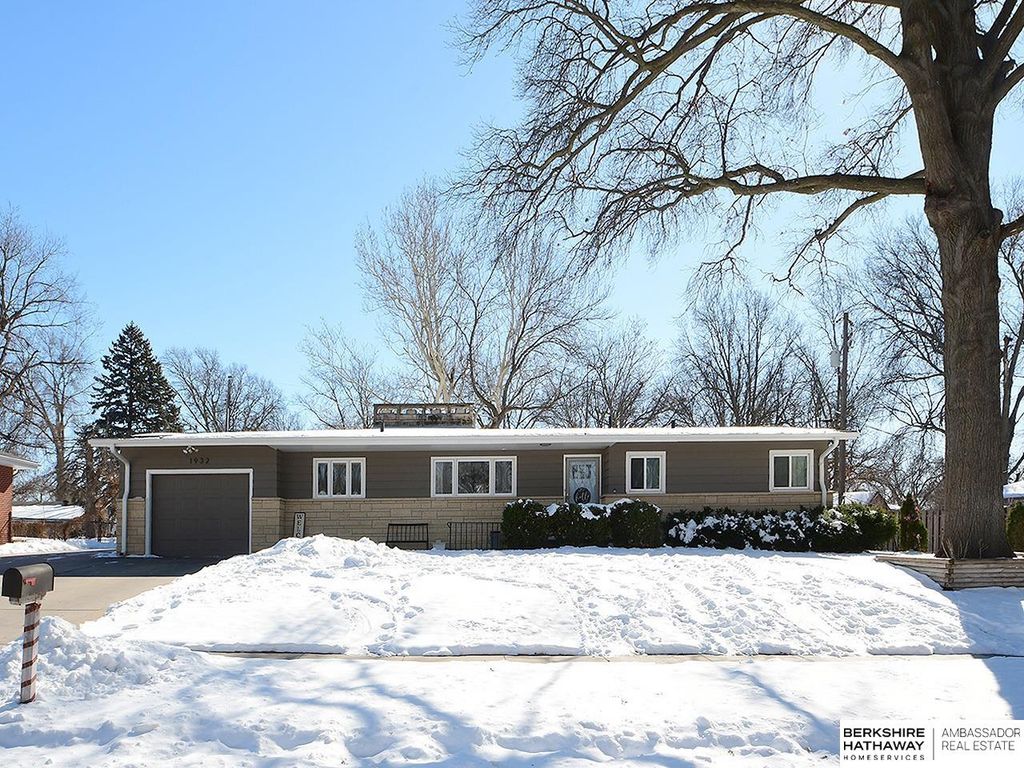 1932 Monterey Drive, Lincoln, NE 68506
