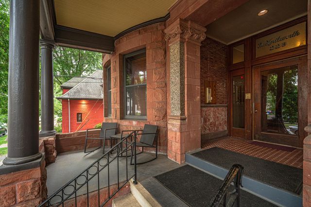 223 Arundel Street 1, Saint Paul, MN 55102