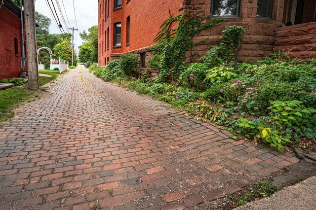 223 Arundel Street 1, Saint Paul, MN 55102