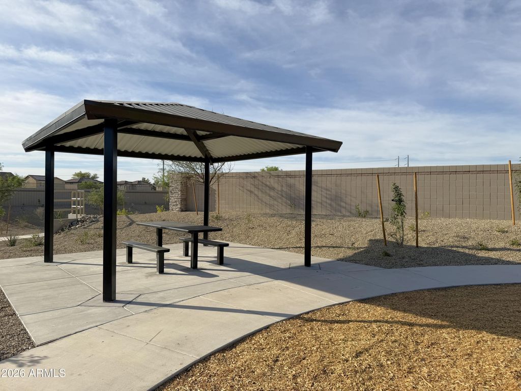 Image 8 of property listing at 7550 S 47TH Lane, Laveen, AZ 85339