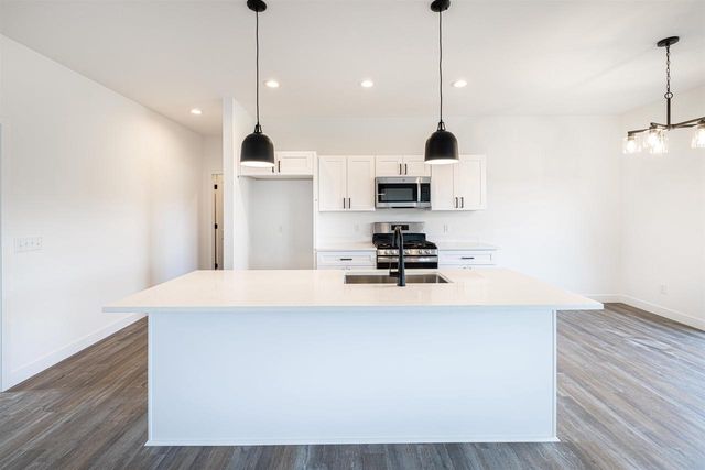 1738 E Kyle Circle, Beloit, WI 53511
