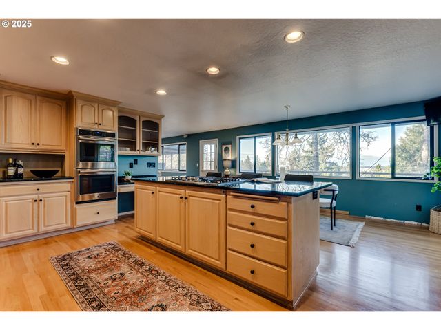 2595 HIGHLAND OAKS Dr, Eugene, OR 97405