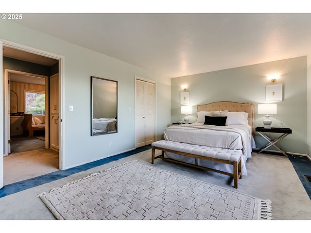 2595 HIGHLAND OAKS Dr, Eugene, OR 97405