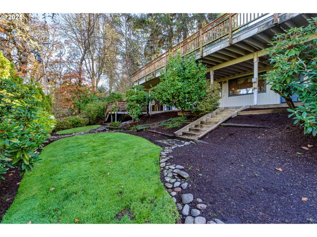 2595 HIGHLAND OAKS Dr, Eugene, OR 97405