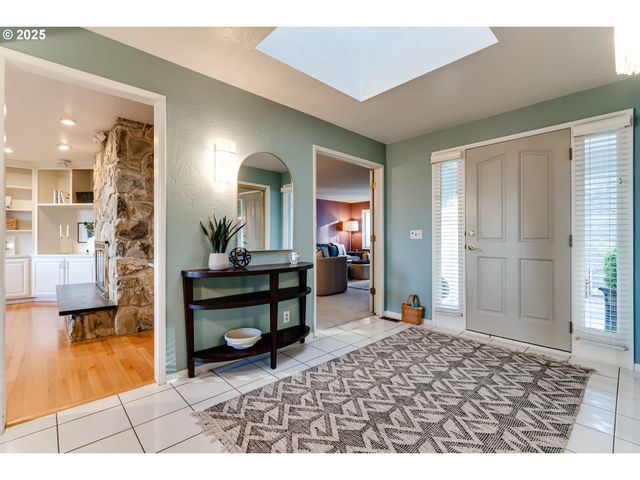 2595 HIGHLAND OAKS Dr, Eugene, OR 97405