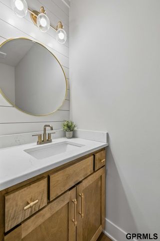 21512 E Circle, Omaha, NE 68022