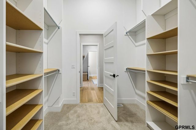 21512 E Circle, Omaha, NE 68022