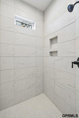 21512 E Circle, Omaha, NE 68022