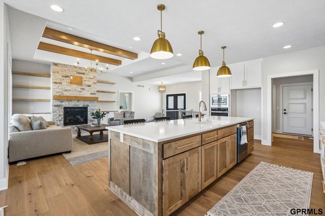 21512 E Circle, Omaha, NE 68022